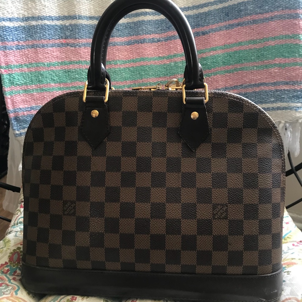 Authentic LOUIS VUITTON alma purse 👜